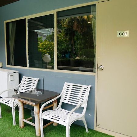 Let'S Hyde Pattaya Resort & Villas - Pool Cabanas Luaran gambar