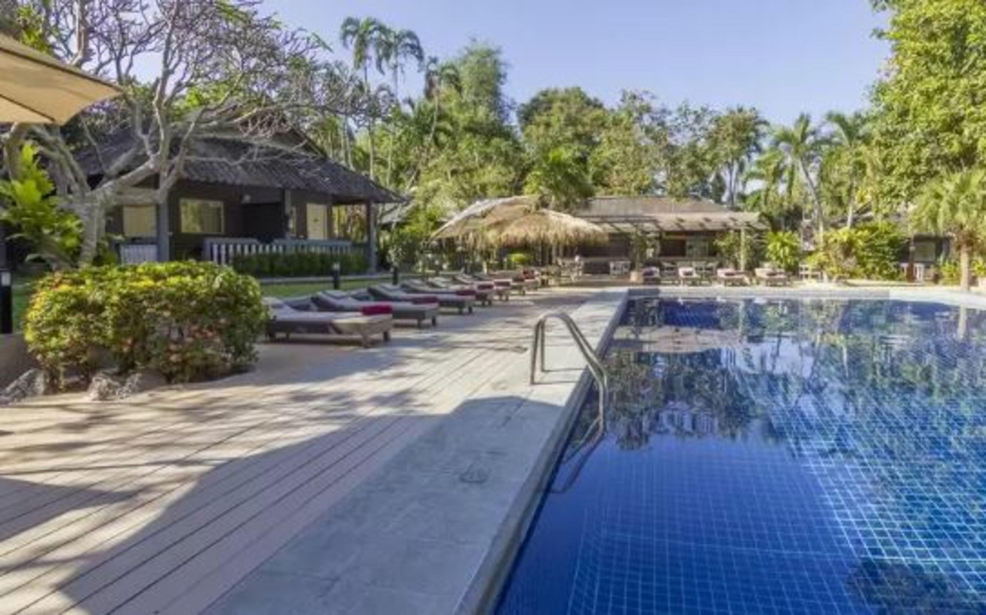 Let'S Hyde Pattaya Resort & Villas - Pool Cabanas Luaran gambar