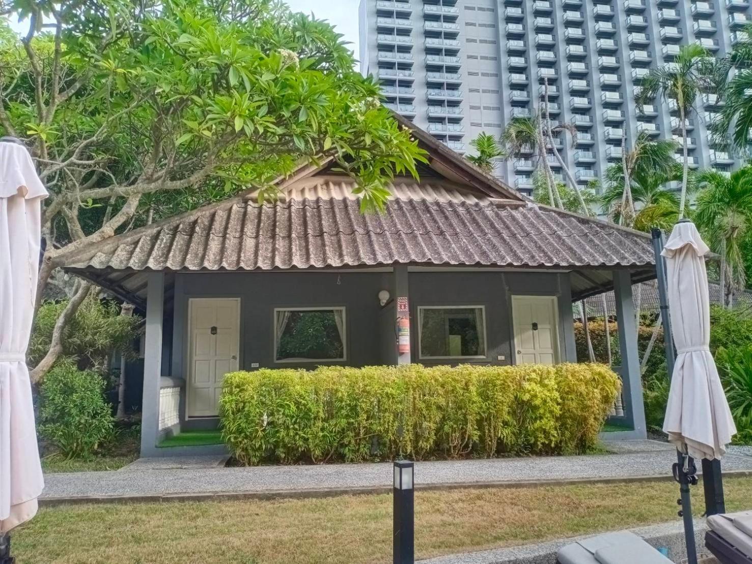Let'S Hyde Pattaya Resort & Villas - Pool Cabanas Luaran gambar
