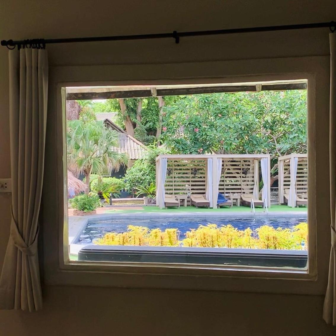 Let'S Hyde Pattaya Resort & Villas - Pool Cabanas Luaran gambar