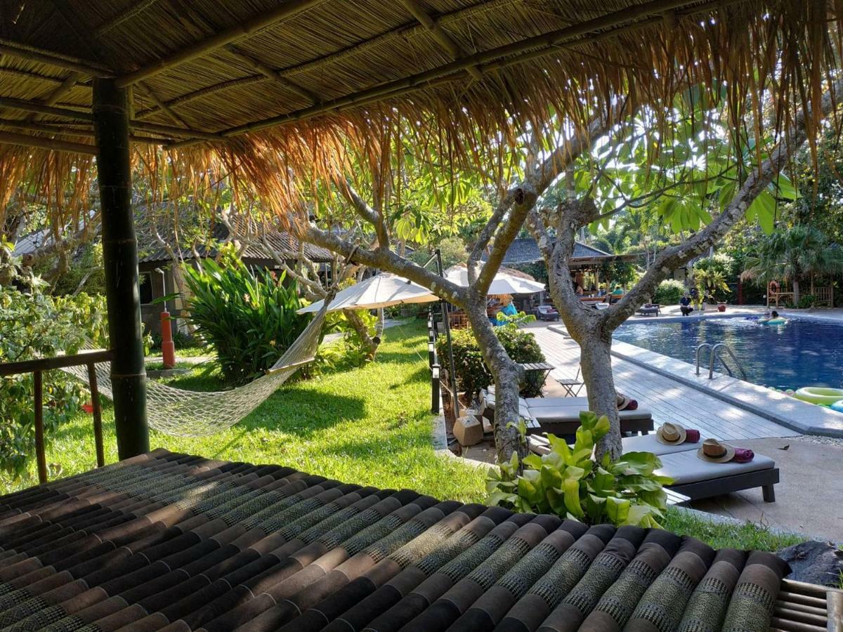 Let'S Hyde Pattaya Resort & Villas - Pool Cabanas Luaran gambar